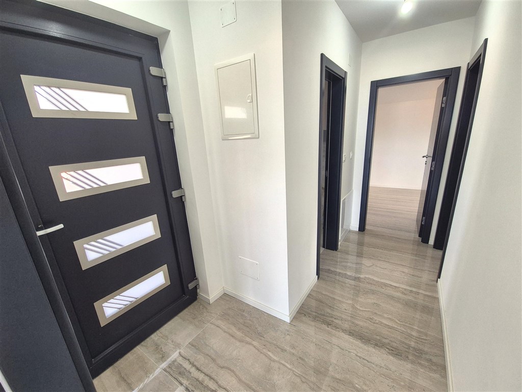 na-prodej-novy-apartman-se-dvema-loznicemi-a-castecnym-vyhledem-na-more-malinska-ostrov-krk-chorvatsko