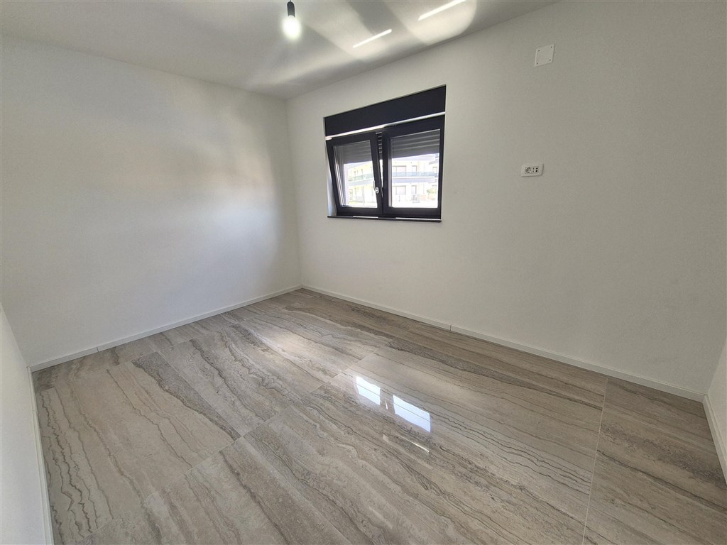 na-prodej-novy-apartman-se-dvema-loznicemi-a-castecnym-vyhledem-na-more-malinska-ostrov-krk-chorvatsko