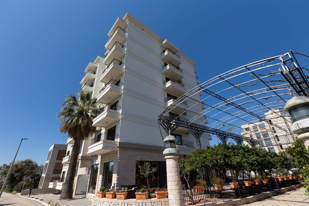 na-prodej-stylovy-a-moderni-byt-s-balkonem-a-panoramatickym-vyhledem-ve-3-patre-bar-cerna-hora