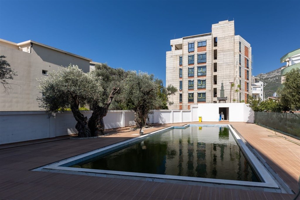 na-prodej-stylovy-a-moderni-byt-s-balkonem-a-panoramatickym-vyhledem-ve-3-patre-bar-cerna-hora