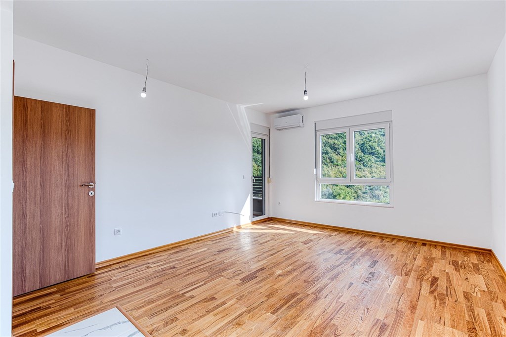 novy-a-moderni-byt-s-balkonem-nedaleko-more-v-primorskem-stredisku-budva-cerne-hora