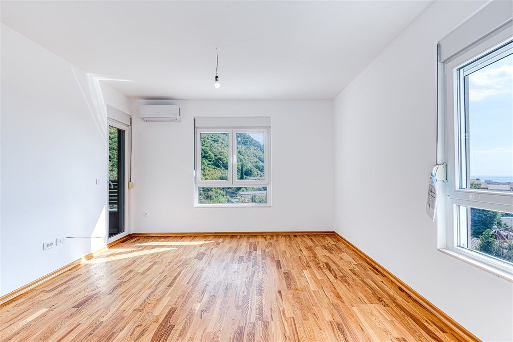 novy-a-moderni-byt-s-balkonem-nedaleko-more-v-primorskem-stredisku-budva-cerne-hora