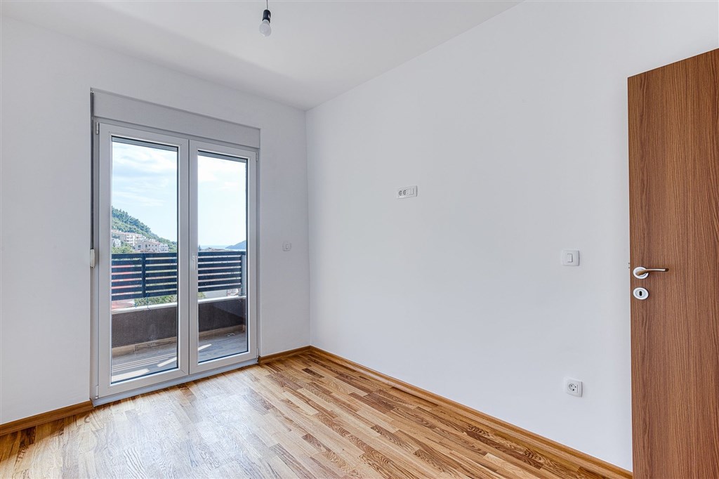 novy-a-moderni-byt-s-balkonem-nedaleko-more-v-primorskem-stredisku-budva-cerne-hora