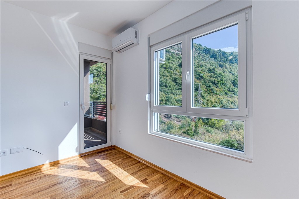 novy-a-moderni-byt-s-balkonem-nedaleko-more-v-primorskem-stredisku-budva-cerne-hora