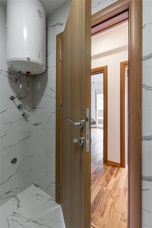 novy-a-moderni-byt-s-balkonem-nedaleko-more-v-primorskem-stredisku-budva-cerne-hora