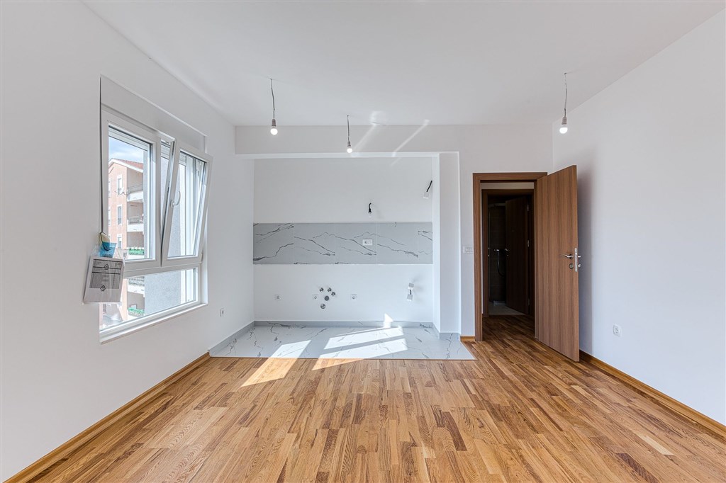 novy-a-moderni-byt-s-balkonem-nedaleko-more-v-primorskem-stredisku-budva-cerne-hora