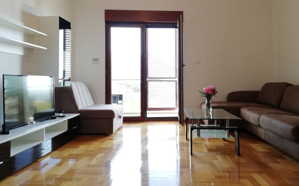 na-prodej-utulny-apartman-s-vyhledem-na-more-v-becici-cerna-hora