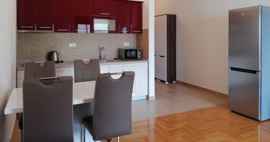 na-prodej-utulny-apartman-s-vyhledem-na-more-v-becici-cerna-hora