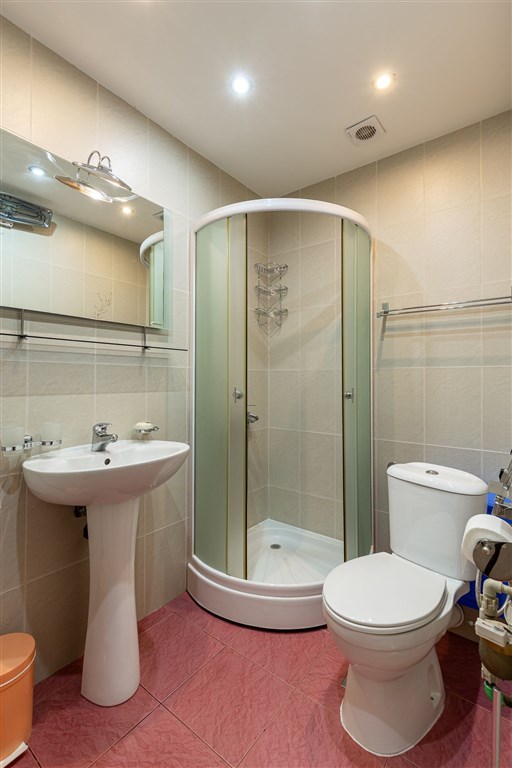 na-prodej-svetly-jednoloznicovy-apartman-s-balkonem-v-sutomotre-cerna-hora