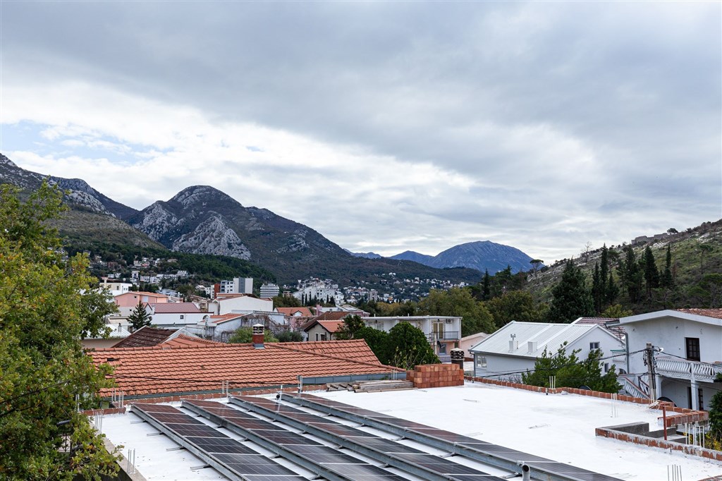 na-prodej-svetly-jednoloznicovy-apartman-s-balkonem-v-sutomotre-cerna-hora