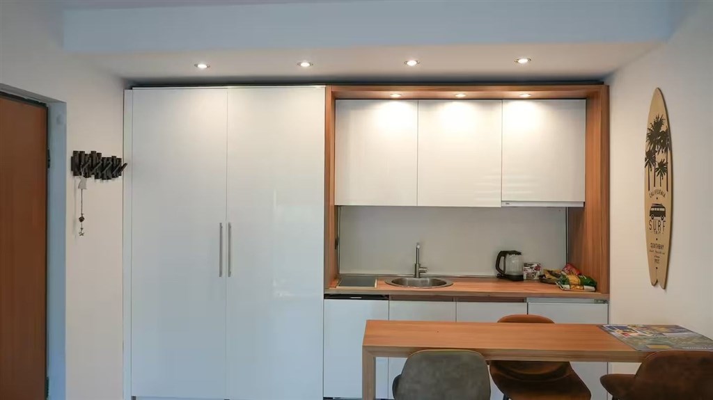 na-prodej-jedinecne-studio-a-modernim-designem-v-becici-cena-hora