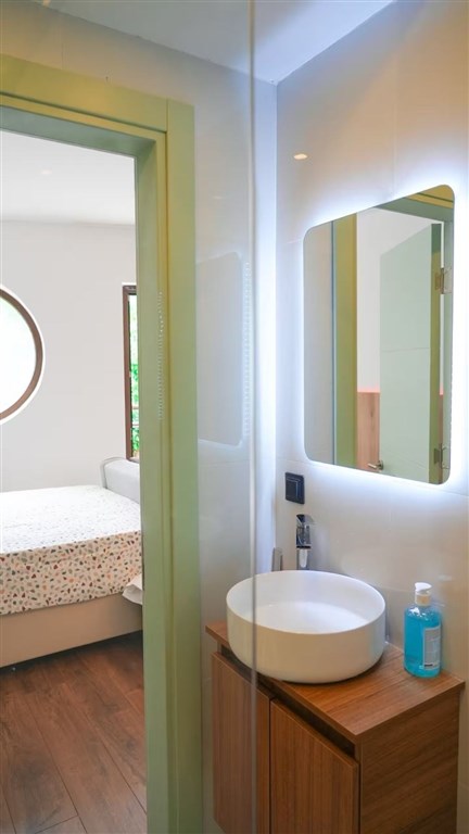 na-prodej-jedinecne-studio-a-modernim-designem-v-becici-cena-hora