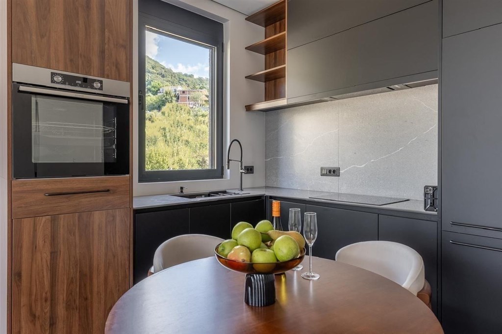 na-prodej-luxusni-apartman-v-pobliz-tivatu-cerna-hora