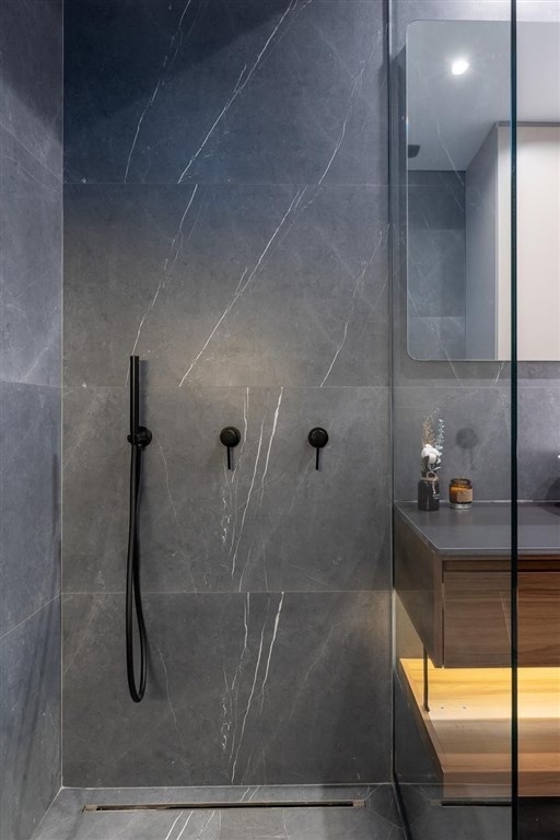 na-prodej-luxusni-apartman-v-pobliz-tivatu-cerna-hora