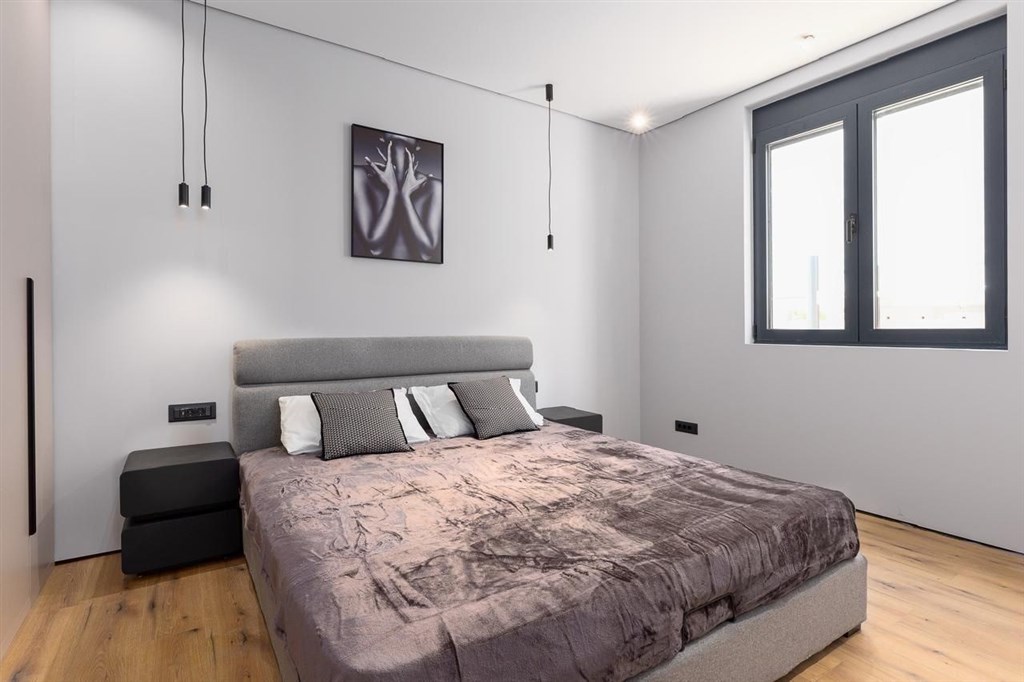na-prodej-luxusni-apartman-v-pobliz-tivatu-cerna-hora