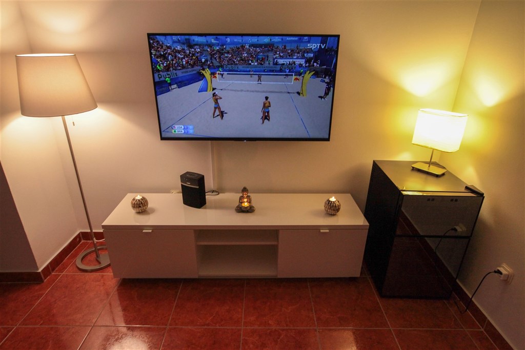 na-prodej-exkluzivni-penthouse-s-tremi-terasami-v-tesne-blizkosti-more-a-krasnym-vyhledem-na-more-a-ostrovy-komarna-jizni-dalmacie-chorvatsko