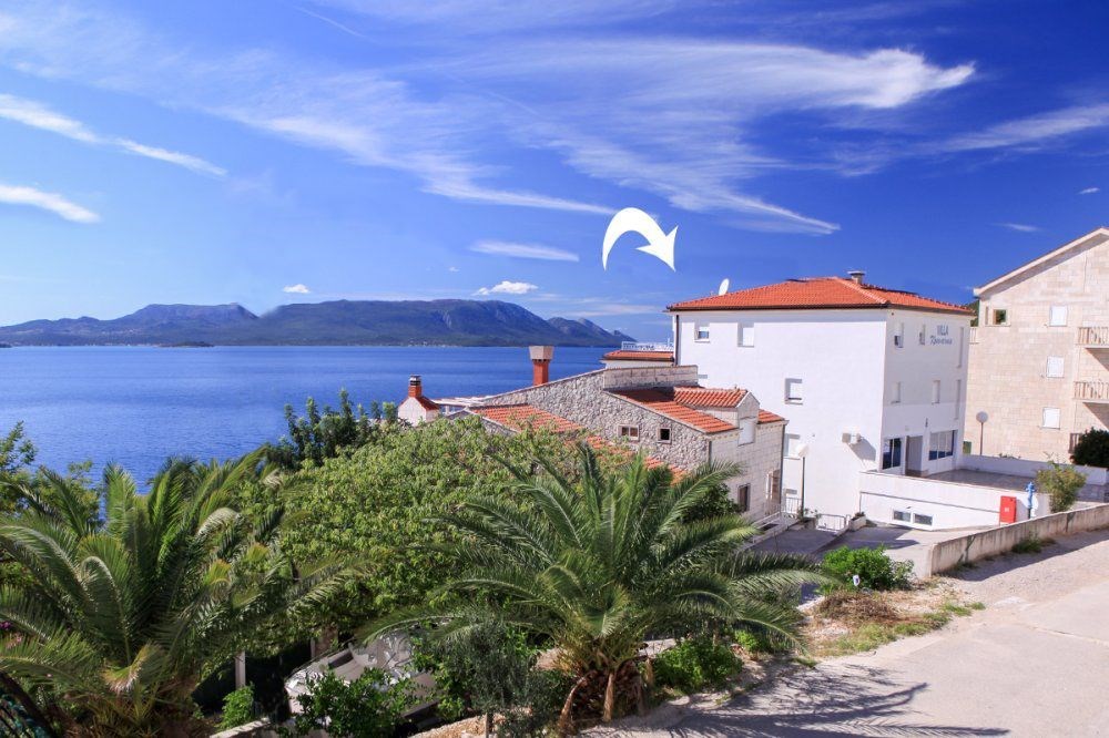 na-prodej-exkluzivni-penthouse-s-tremi-terasami-v-tesne-blizkosti-more-a-krasnym-vyhledem-na-more-a-ostrovy-komarna-jizni-dalmacie-chorvatsko