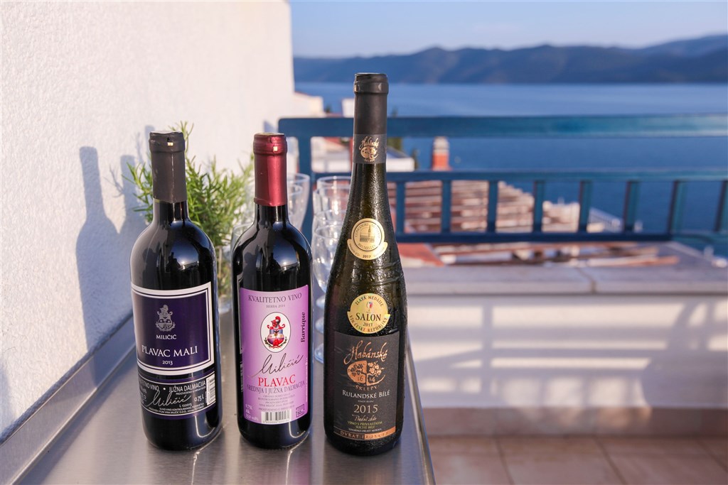 na-prodej-exkluzivni-penthouse-s-tremi-terasami-v-tesne-blizkosti-more-a-krasnym-vyhledem-na-more-a-ostrovy-komarna-jizni-dalmacie-chorvatsko