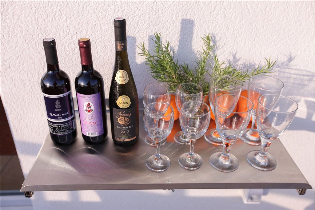 na-prodej-exkluzivni-penthouse-s-tremi-terasami-v-tesne-blizkosti-more-a-krasnym-vyhledem-na-more-a-ostrovy-komarna-jizni-dalmacie-chorvatsko