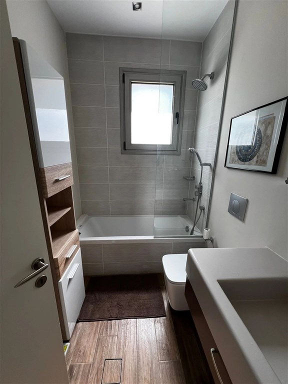 na-prodej-dvoupatrova-vila-s-nekonecnym-bazenem-a-vyhledem-na-more-v-kolimbari-kreta-recko