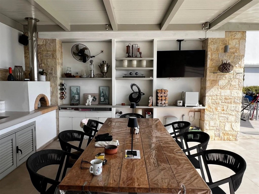 na-prodej-dvoupatrova-vila-s-nekonecnym-bazenem-a-vyhledem-na-more-v-kolimbari-kreta-recko