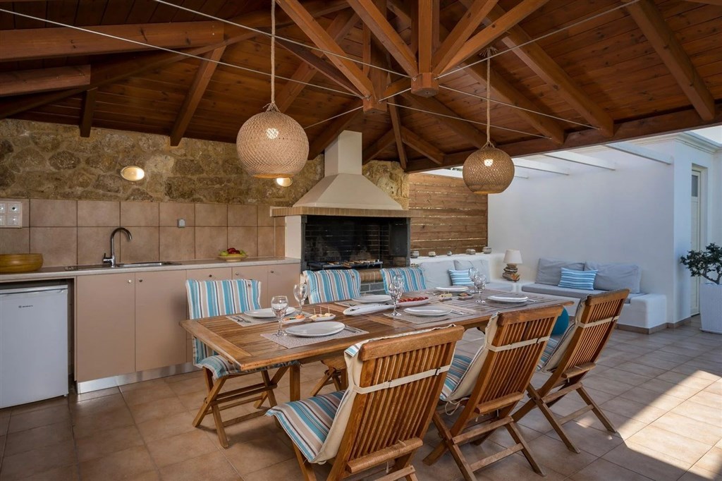 na-prodej-premiova-vila-s-vyhledem-na-more-a-kretskou-krajinu-v-obci-arafata-kreta-recko