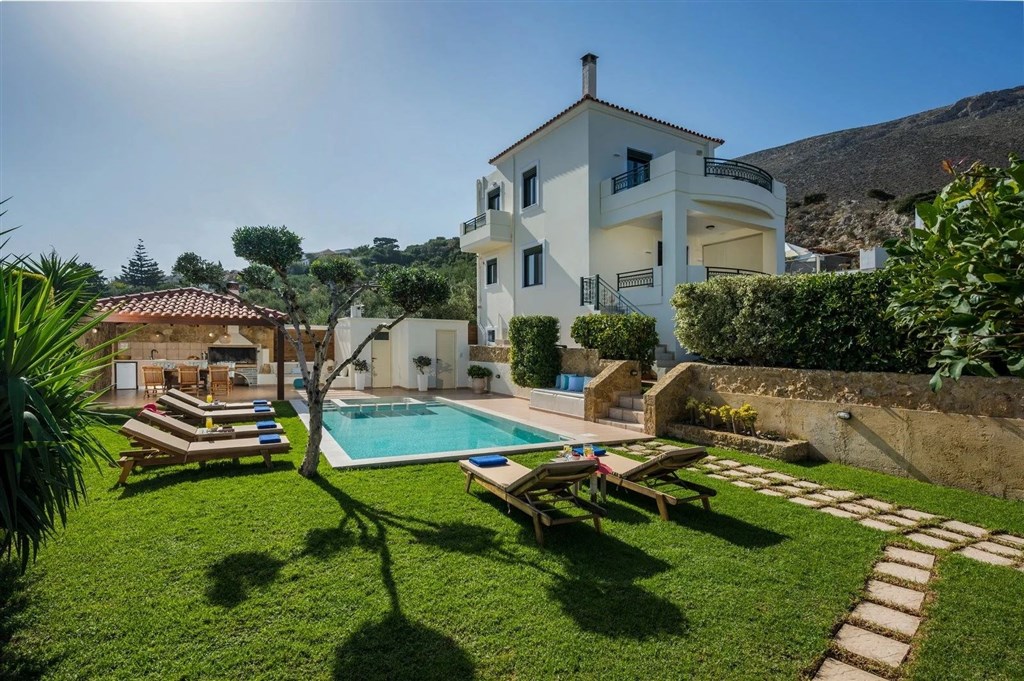 na-prodej-premiova-vila-s-vyhledem-na-more-a-kretskou-krajinu-v-obci-arafata-kreta-recko