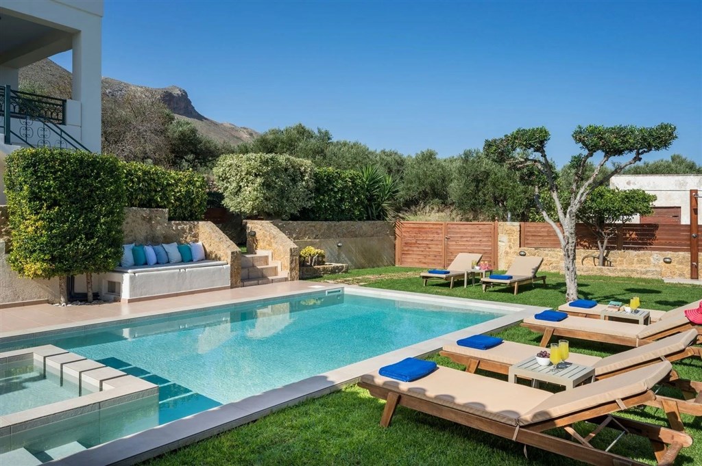 na-prodej-premiova-vila-s-vyhledem-na-more-a-kretskou-krajinu-v-obci-arafata-kreta-recko