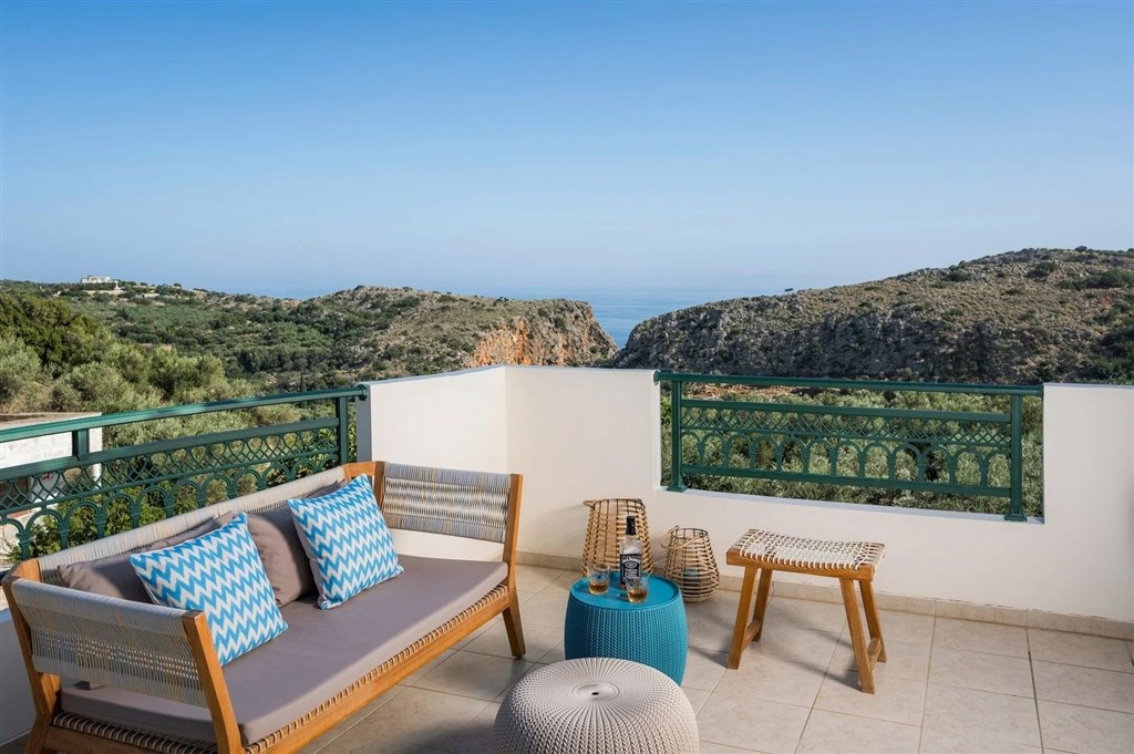 na-prodej-premiova-vila-s-vyhledem-na-more-a-kretskou-krajinu-v-obci-arafata-kreta-recko