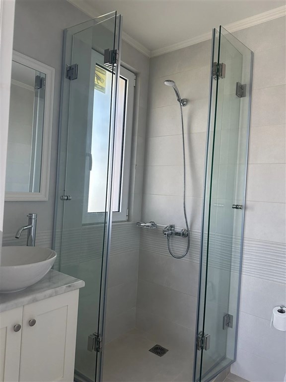 na-prodej-apartman-v-prizemi-jen-par-kroku-od-plaze-v-maleme-kreta-chania