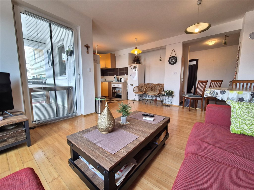 na-prodej-pekny-apartman-se-dvema-loznicemi-s-castecnym-vyhledem-na-more-silo-ostrov-krk-chorvatsko