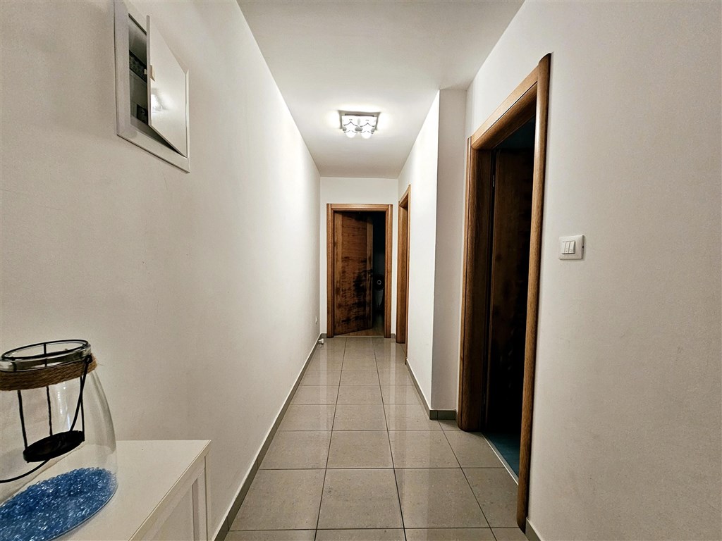 na-prodej-hezky-apartman-s-predzahradkou-v-blizkosti-more-malinska-ostrov-krk-chorvatsko