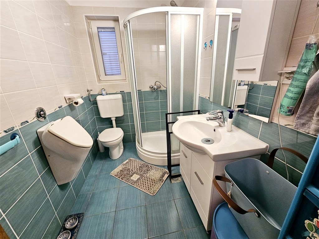 na-prodej-hezky-apartman-s-predzahradkou-v-blizkosti-more-malinska-ostrov-krk-chorvatsko