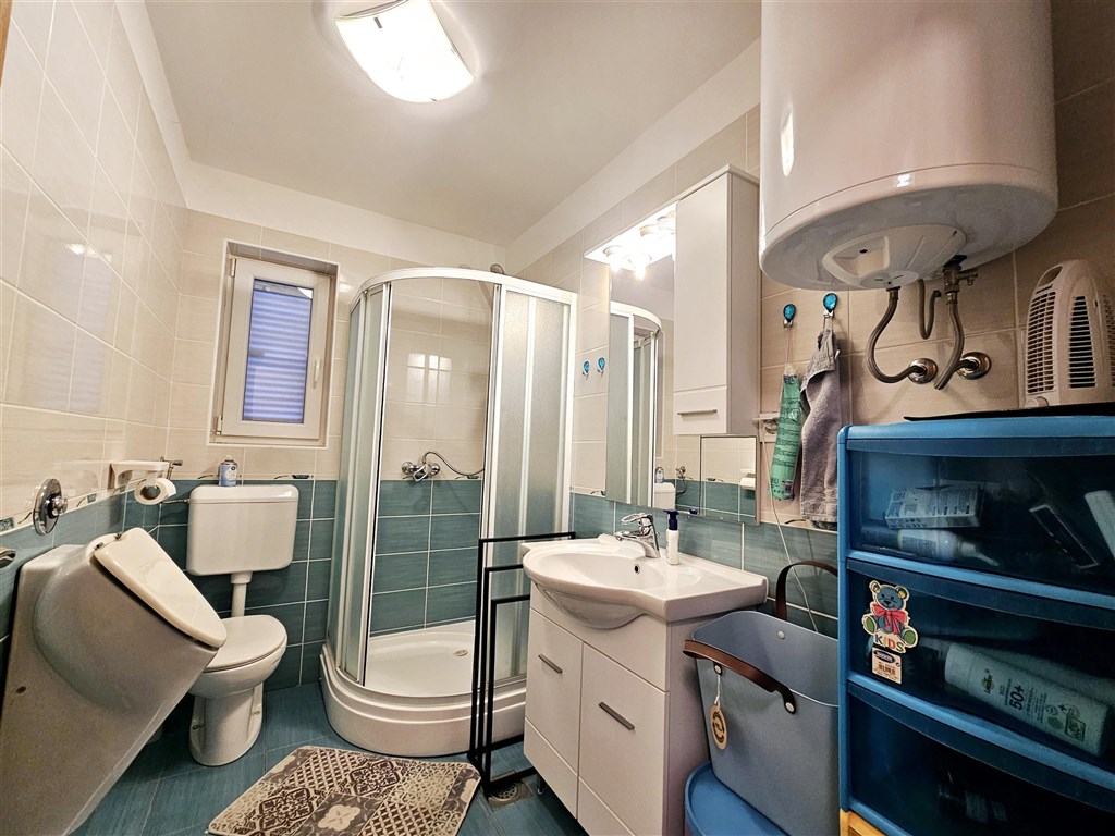 na-prodej-hezky-apartman-s-predzahradkou-v-blizkosti-more-malinska-ostrov-krk-chorvatsko