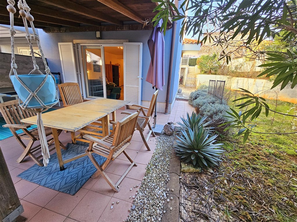 na-prodej-hezky-apartman-s-predzahradkou-v-blizkosti-more-malinska-ostrov-krk-chorvatsko