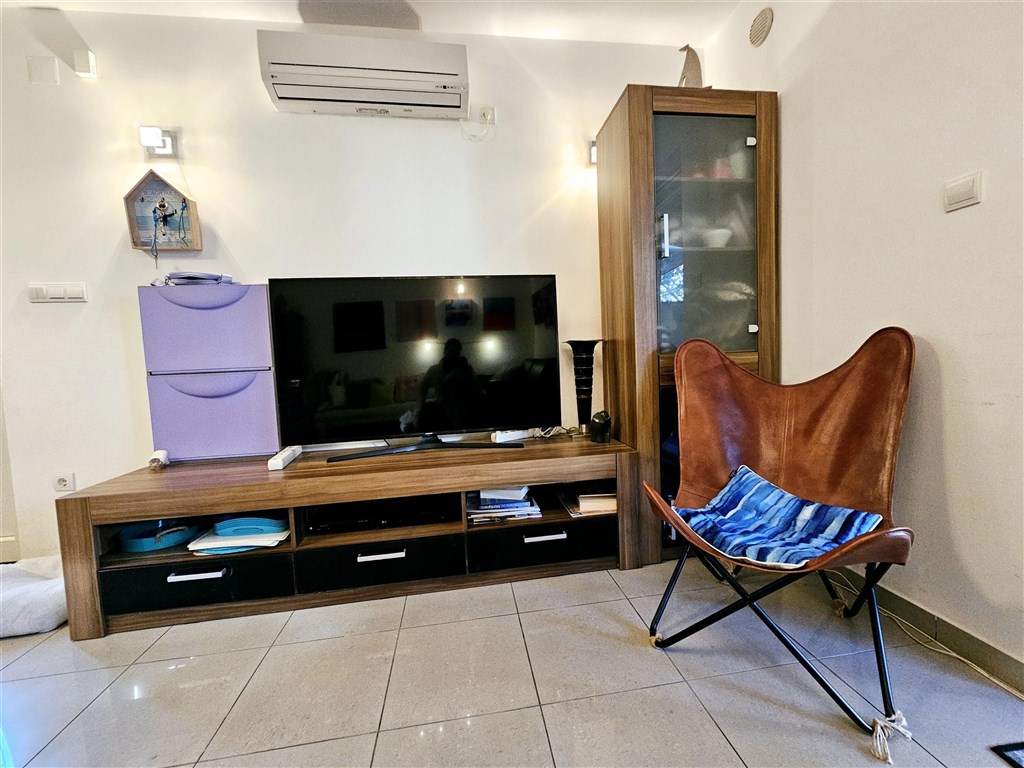 na-prodej-hezky-apartman-s-predzahradkou-v-blizkosti-more-malinska-ostrov-krk-chorvatsko