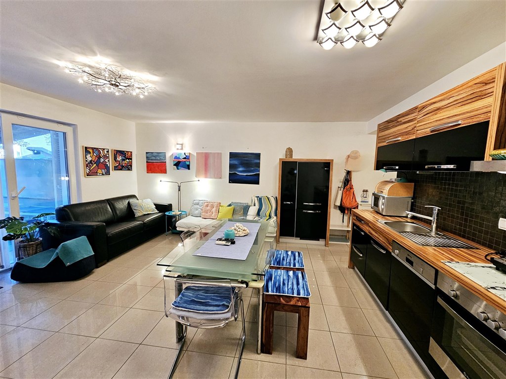 na-prodej-hezky-apartman-s-predzahradkou-v-blizkosti-more-malinska-ostrov-krk-chorvatsko