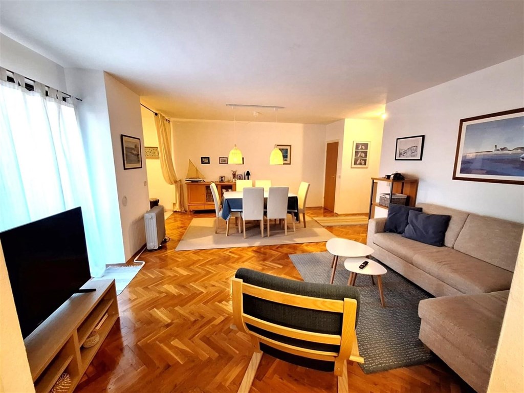 na-prodej-apartman-se-dvema-loznicemi-prostornou-lodzii-v-meste-krk-v-blizkosti-more-chorvatsko