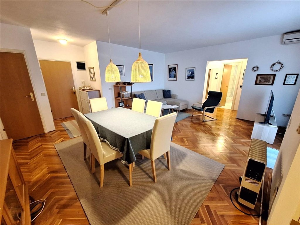 na-prodej-apartman-se-dvema-loznicemi-prostornou-lodzii-v-meste-krk-v-blizkosti-more-chorvatsko