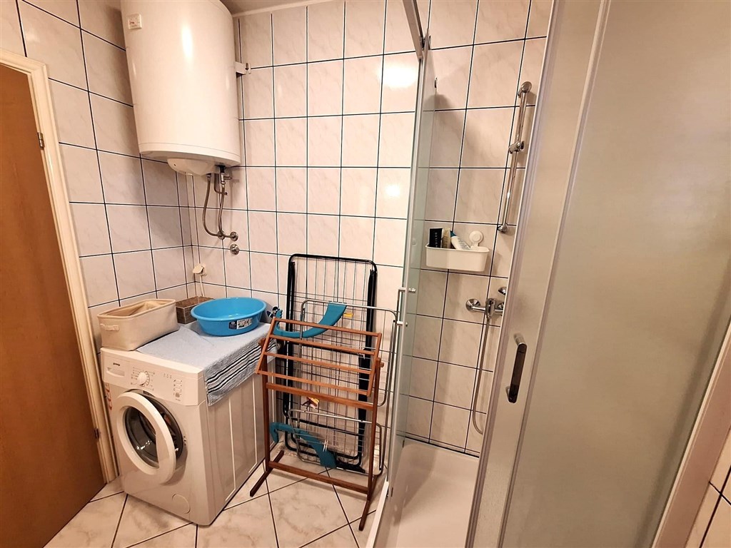 na-prodej-apartman-se-dvema-loznicemi-prostornou-lodzii-v-meste-krk-v-blizkosti-more-chorvatsko