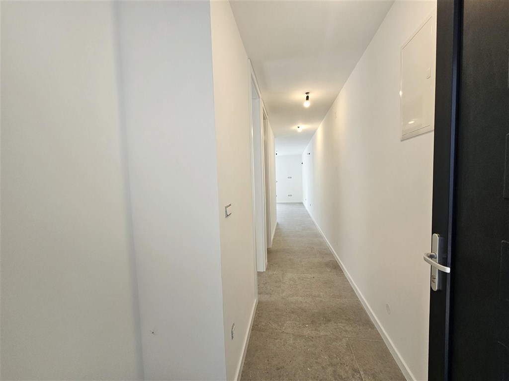 na-prodej-novy-moderni-apartman-se-dvema-loznicemi-v-blizkosti-more-na-ostrove-krk-omisalj-chorvatsko