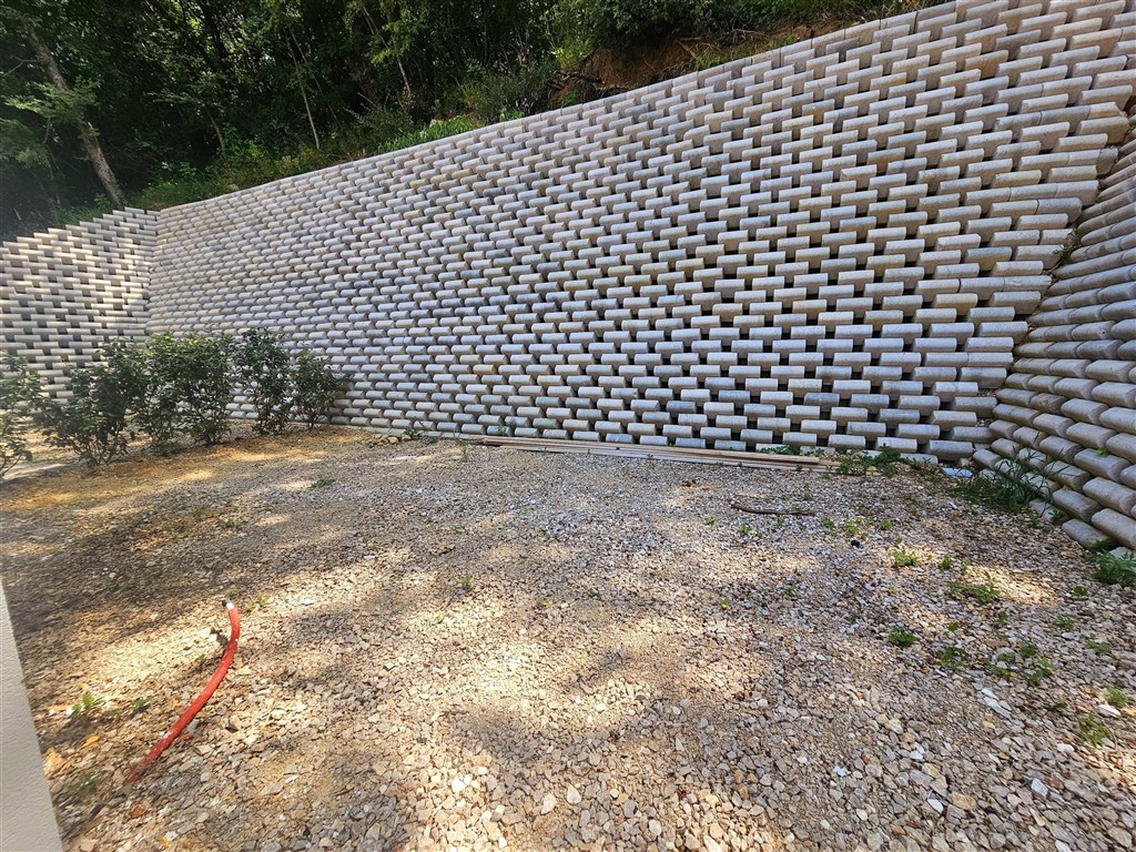 na-prodej-novy-moderni-apartman-se-dvema-loznicemi-v-blizkosti-more-na-ostrove-krk-omisalj-chorvatsko