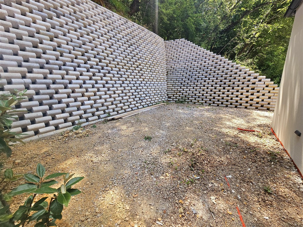 na-prodej-novy-moderni-apartman-se-dvema-loznicemi-v-blizkosti-more-na-ostrove-krk-omisalj-chorvatsko