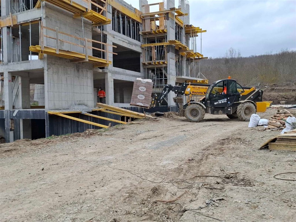 na-prodej-velmi-pekny-a-moderni-apartman-s-jednou-loznici-par-metru-od-more-a-plaze-sozopol-bulharsko