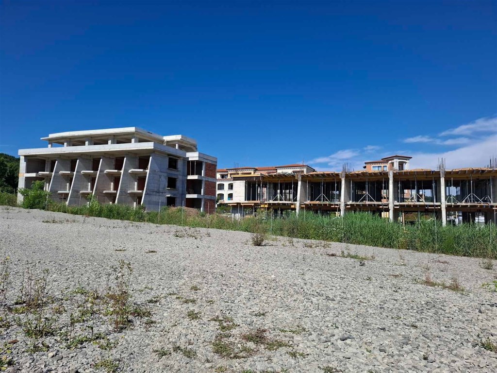 na-prodej-velmi-pekny-a-moderni-apartman-s-jednou-loznici-par-metru-od-more-a-plaze-sozopol-bulharsko