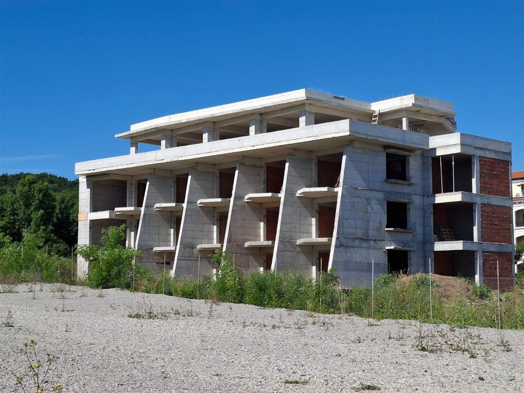 na-prodej-velmi-pekny-a-moderni-apartman-s-jednou-loznici-par-metru-od-more-a-plaze-sozopol-bulharsko