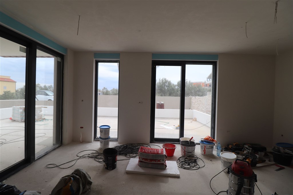 na-prodej-radovy-moderni-rodinny-dum-v-klidne-lokalite-s-castecnym-vyhledem-na-more-vodice-chorvatsko