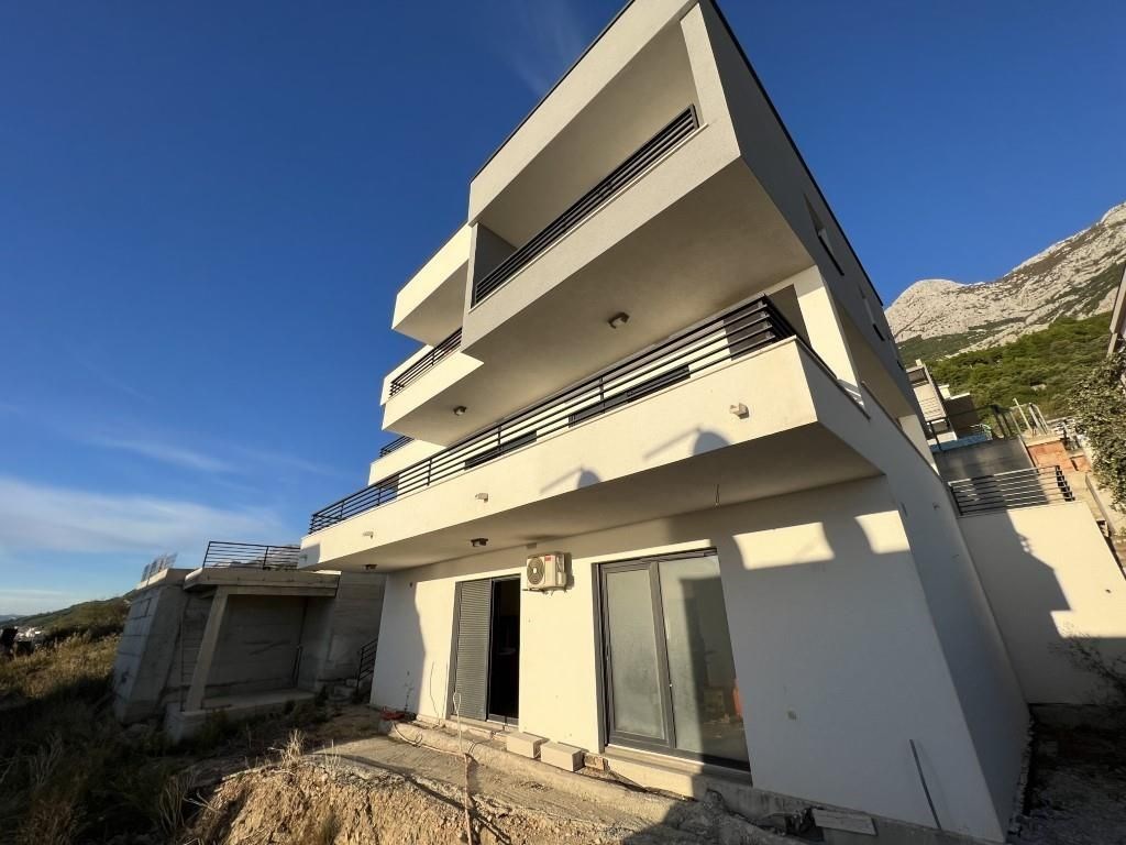 nova-vila-s-bazenem-a-nadhernym-vyhledem-na-more-oblast-makarska-chorvatsko