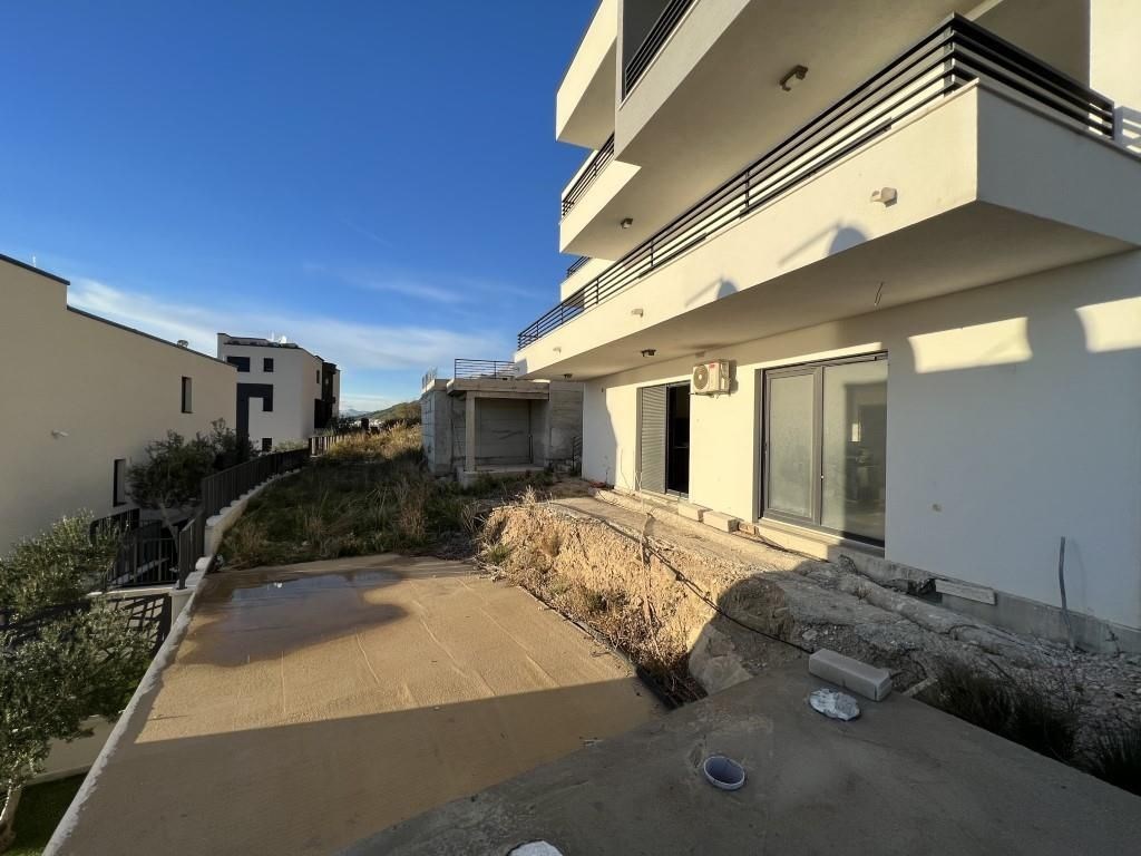 nova-vila-s-bazenem-a-nadhernym-vyhledem-na-more-oblast-makarska-chorvatsko