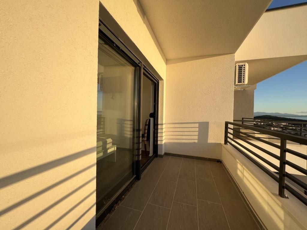 nova-vila-s-bazenem-a-nadhernym-vyhledem-na-more-oblast-makarska-chorvatsko